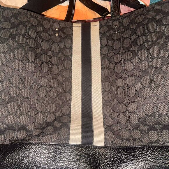 Coach Dempsey Tote 40 In Signature Jacquard - Used - Picture 4 of 5
